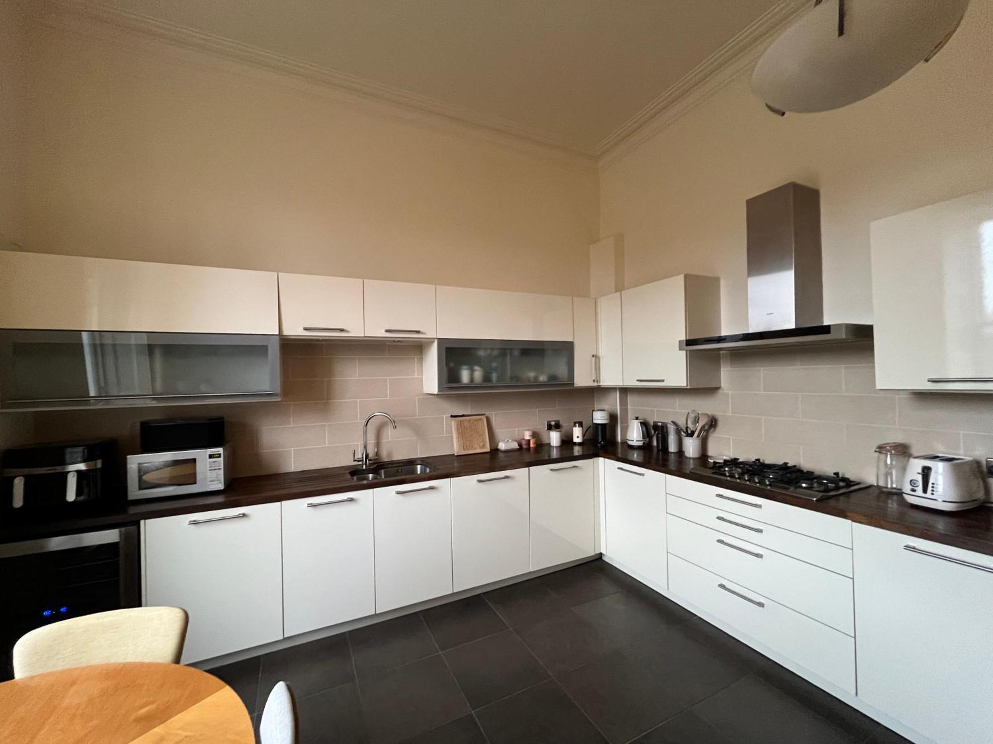 Homestay Quiet In Vibrant Bruntsfield With Private Parking Edinburgh