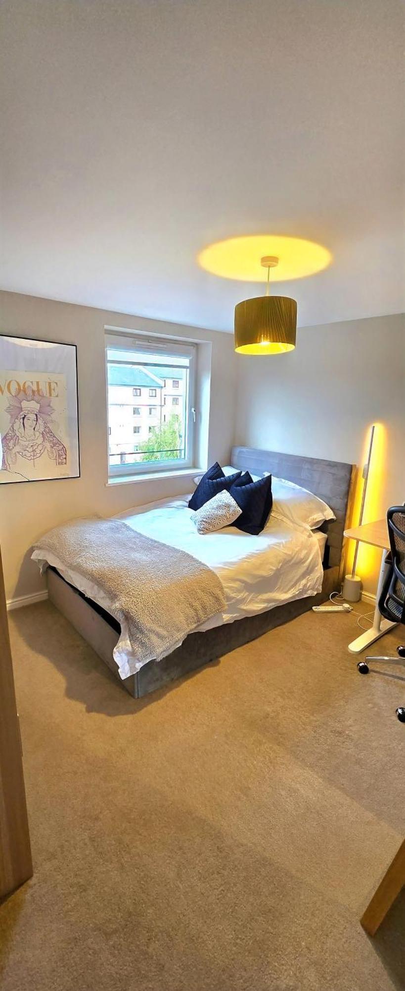 Modern In A Flat Near Haymarket * Edinburgh