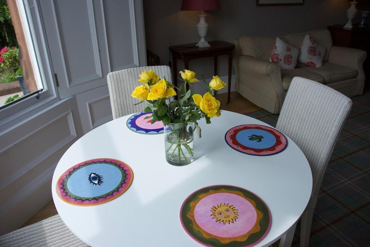 Victorian With Car Parking In Driveway, Murrayfield Apartment Edinburgh