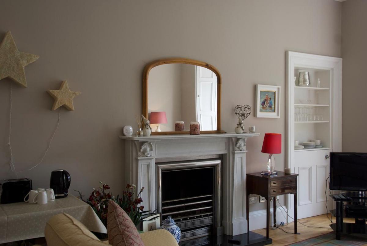 Apartment Victorian With Car Parking In Driveway, Murrayfield