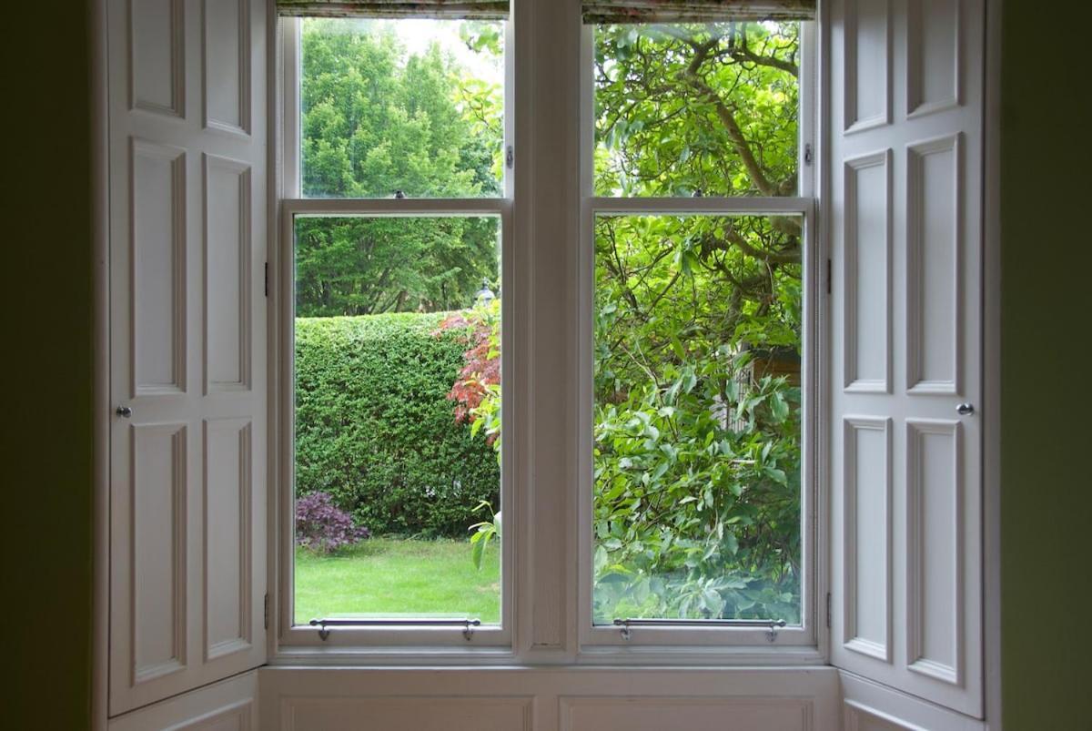 Victorian With Car Parking In Driveway, Murrayfield Apartment