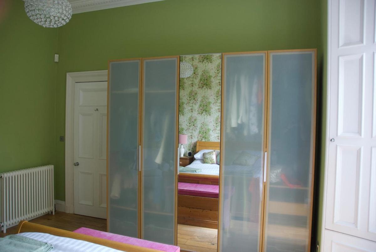 Apartment Victorian With Car Parking In Driveway, Murrayfield *