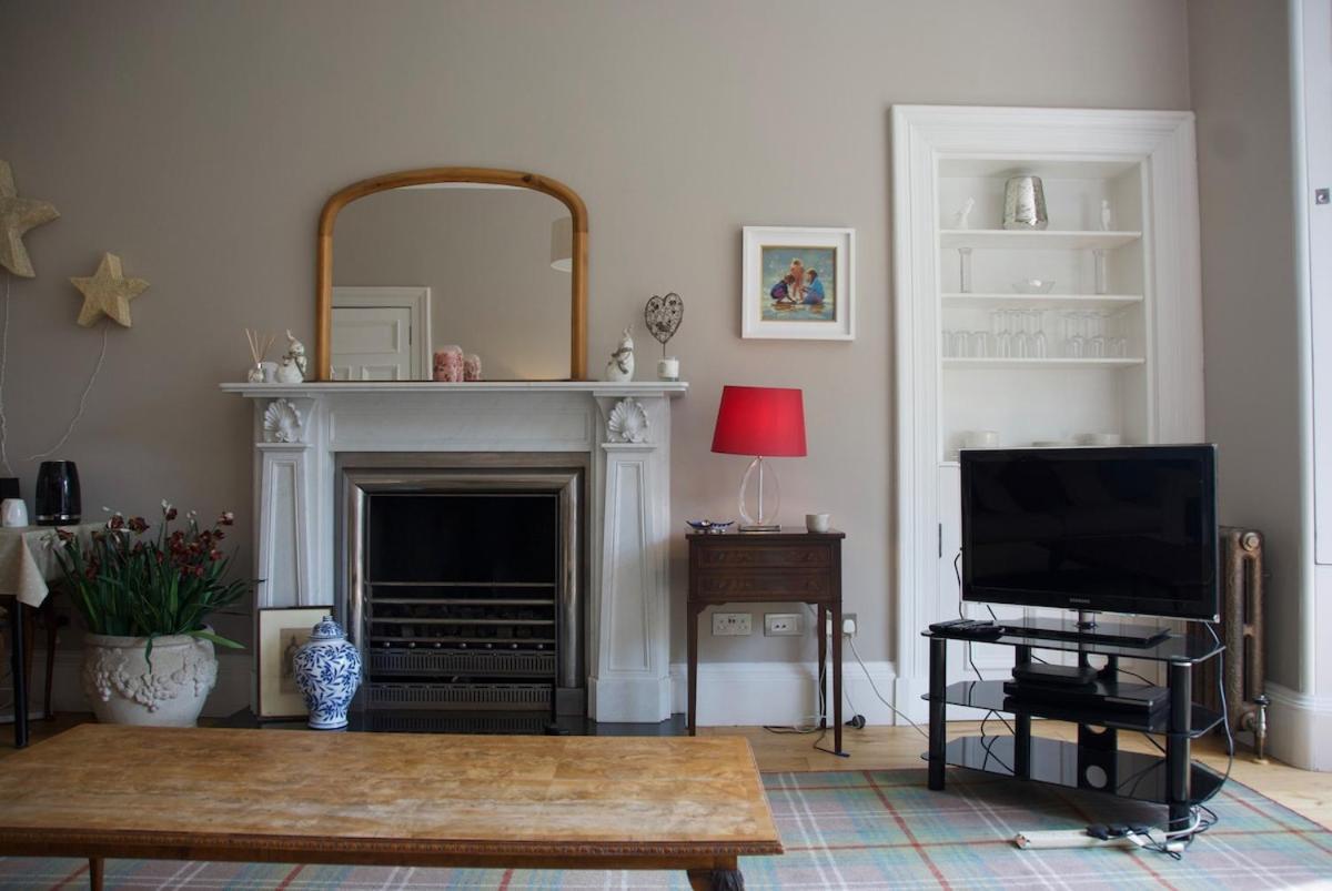 Victorian With Car Parking In Driveway, Murrayfield *