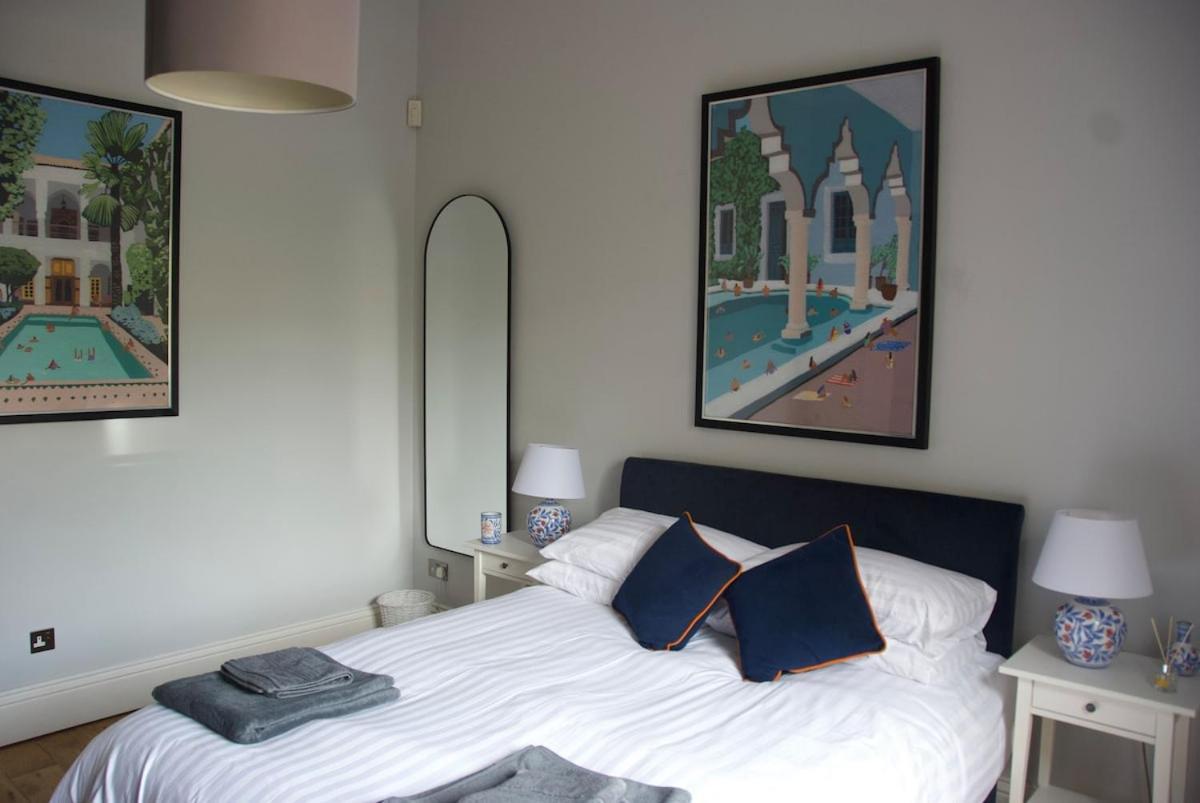 Victorian With Car Parking In Driveway, Murrayfield * Edinburgh