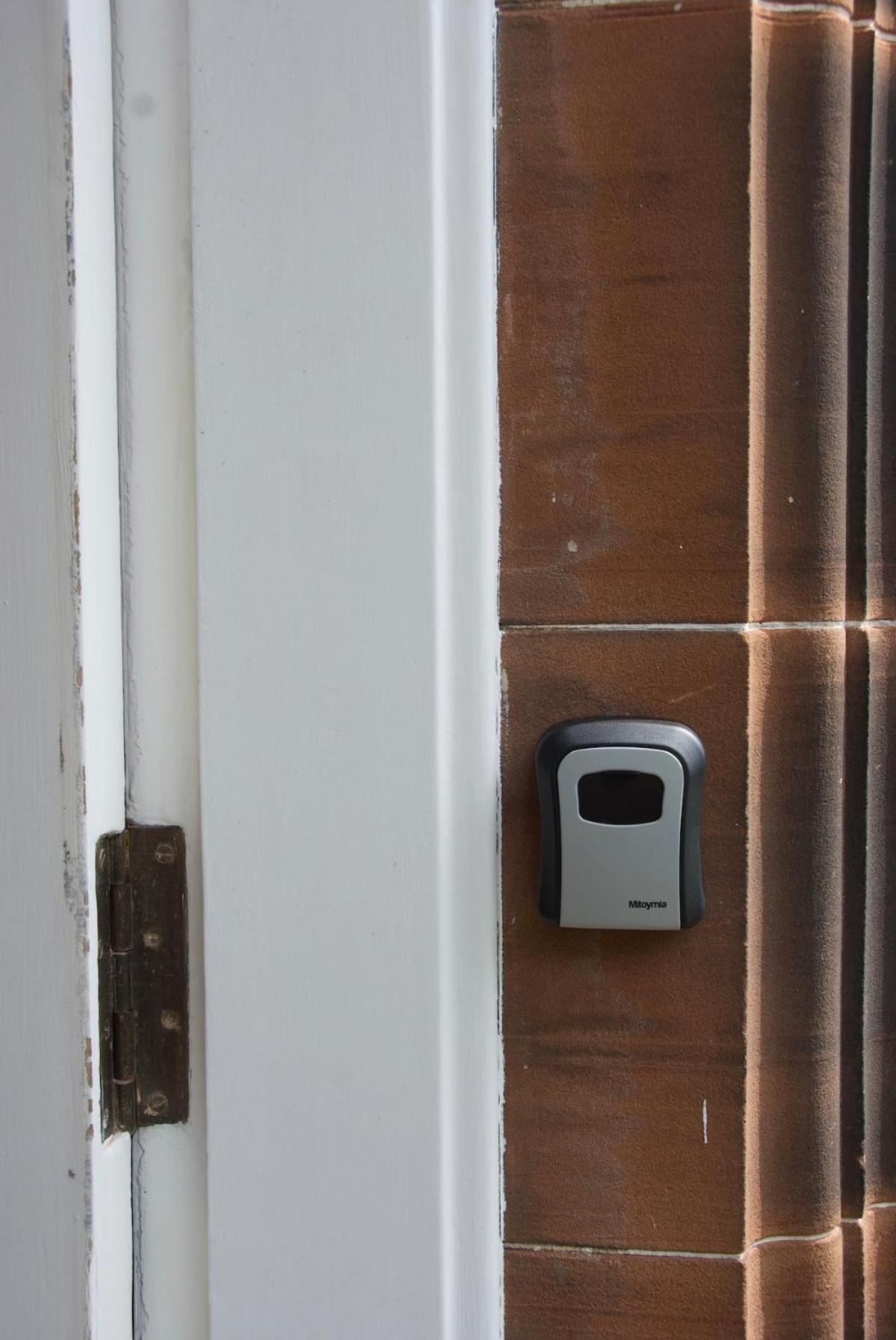 Victorian With Car Parking In Driveway, Murrayfield Apartment