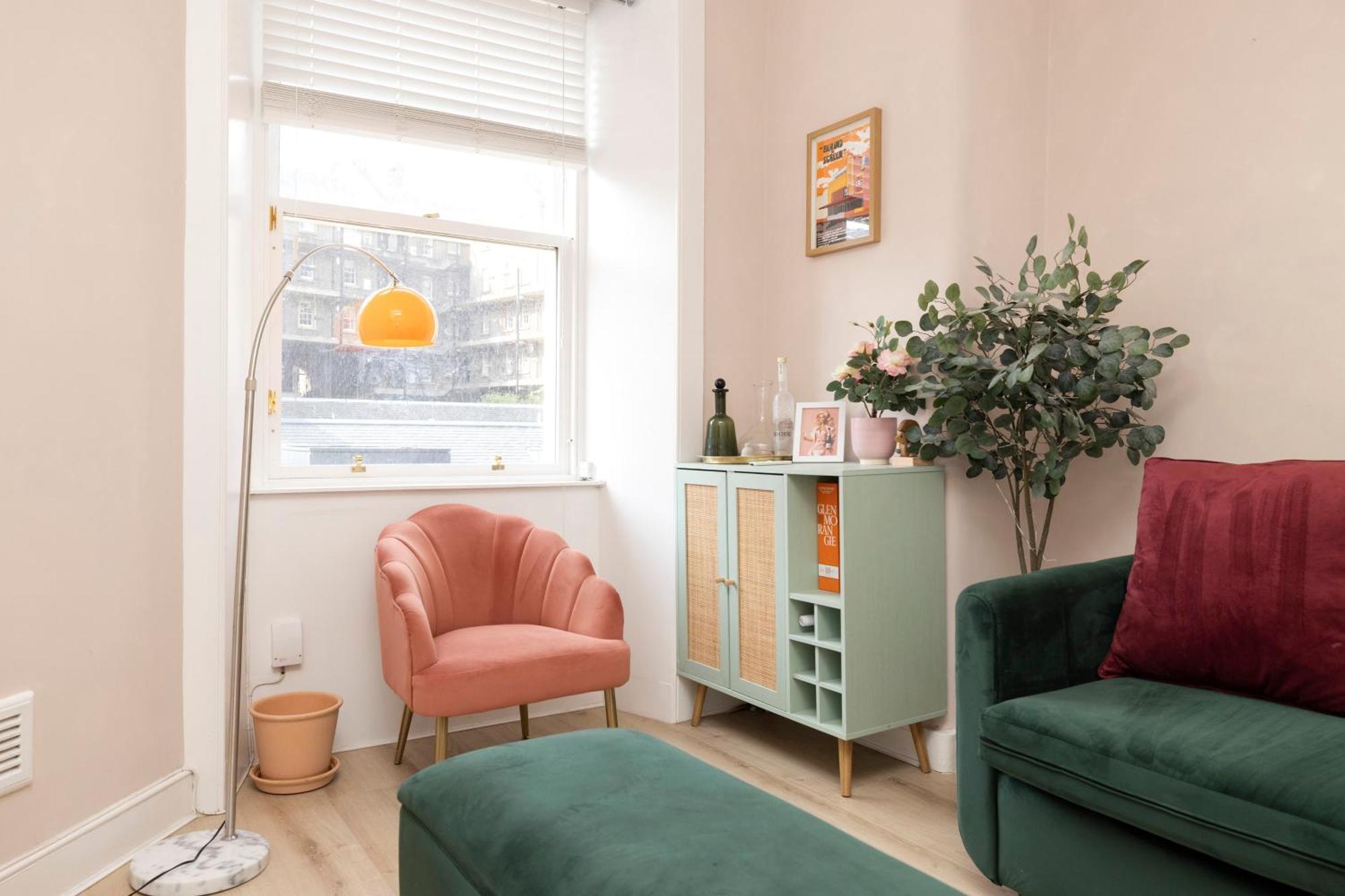 Elegant With Castle View Apartment Edinburgh
