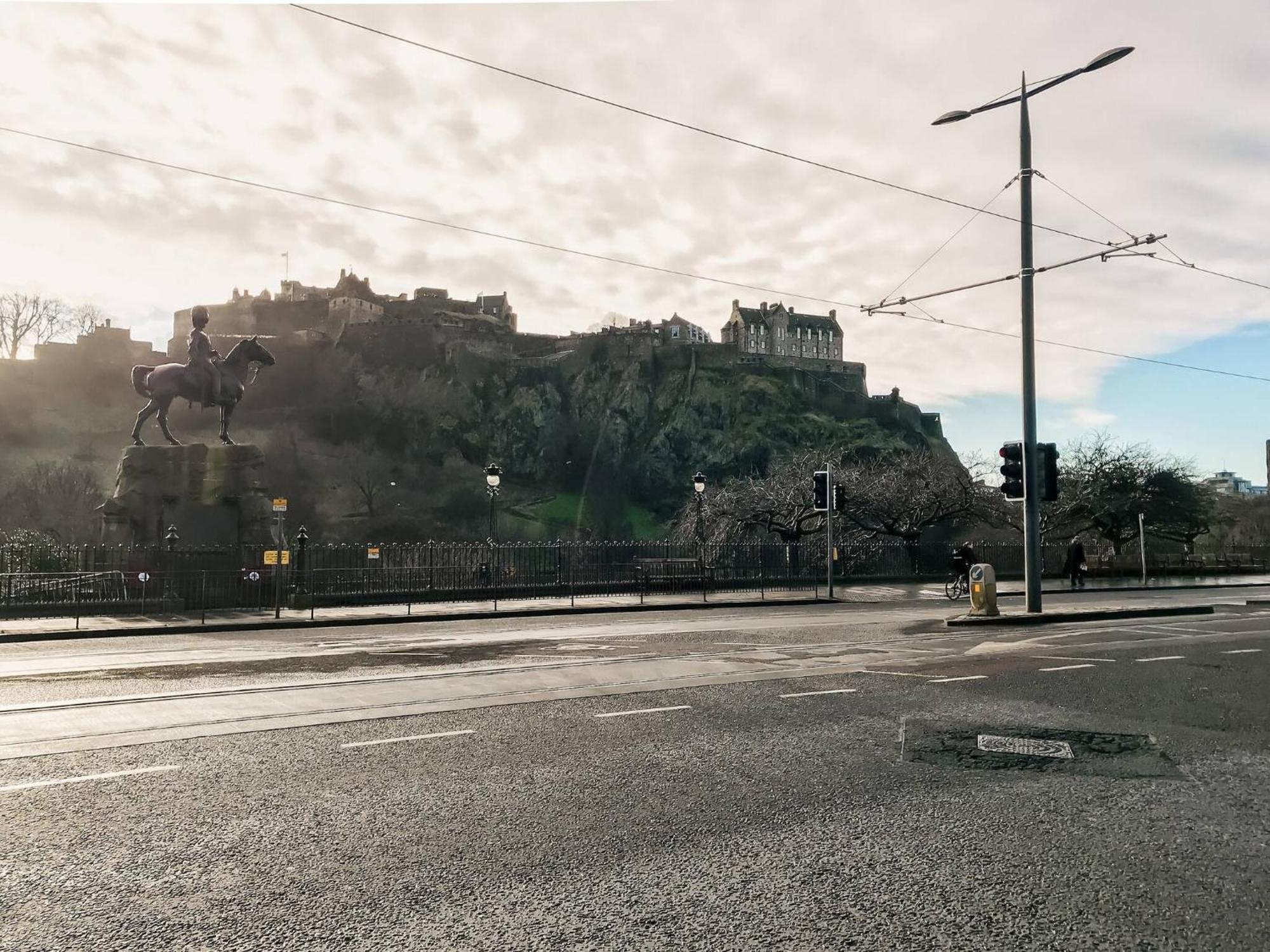 Edinburgh Apartment In The Heart Of The City Edinburgh Castle On Your Door Step Apartment Edinburgh