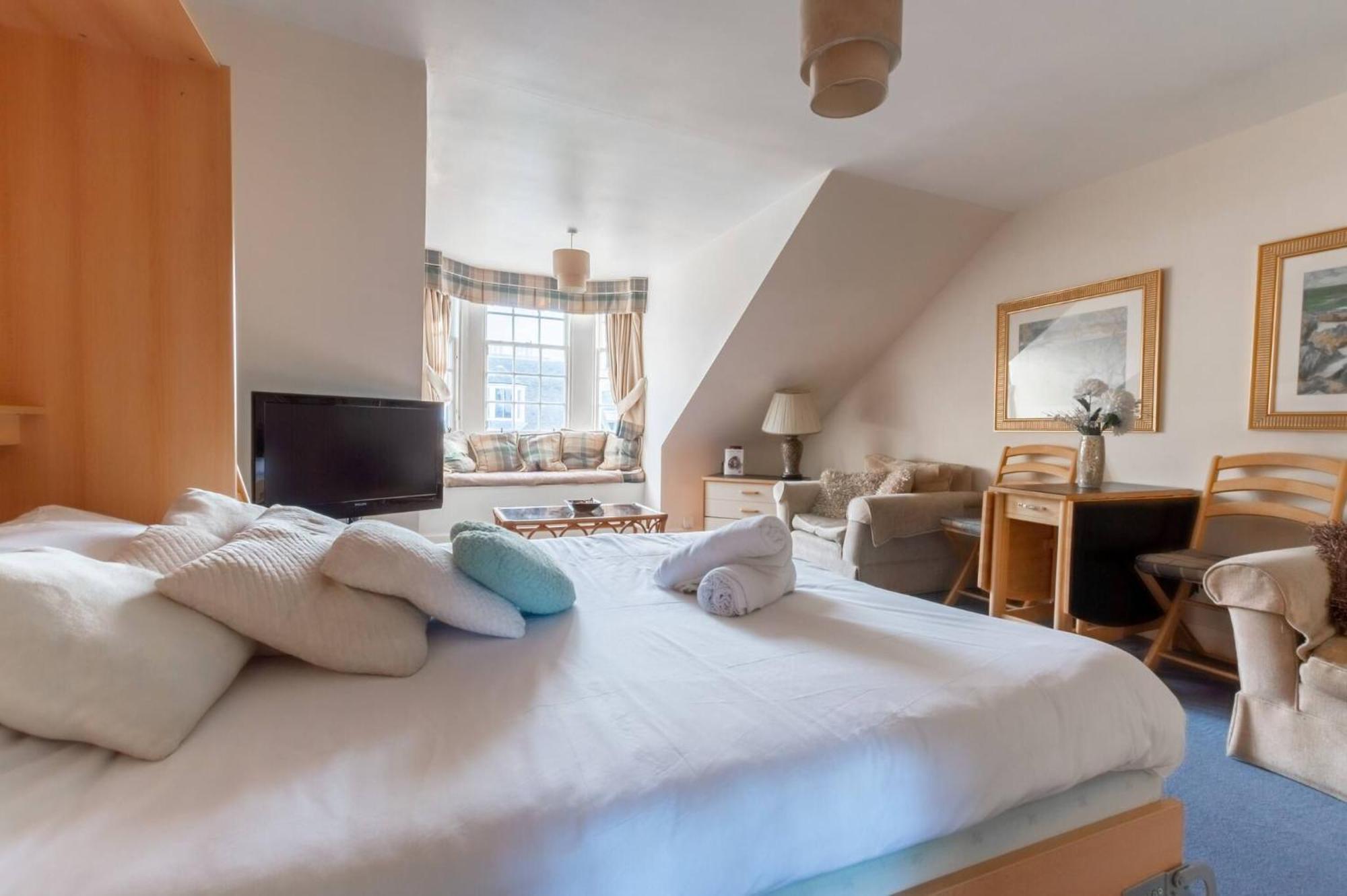Edinburgh Apartment In The Heart Of The City Edinburgh Castle On Your Door Step *