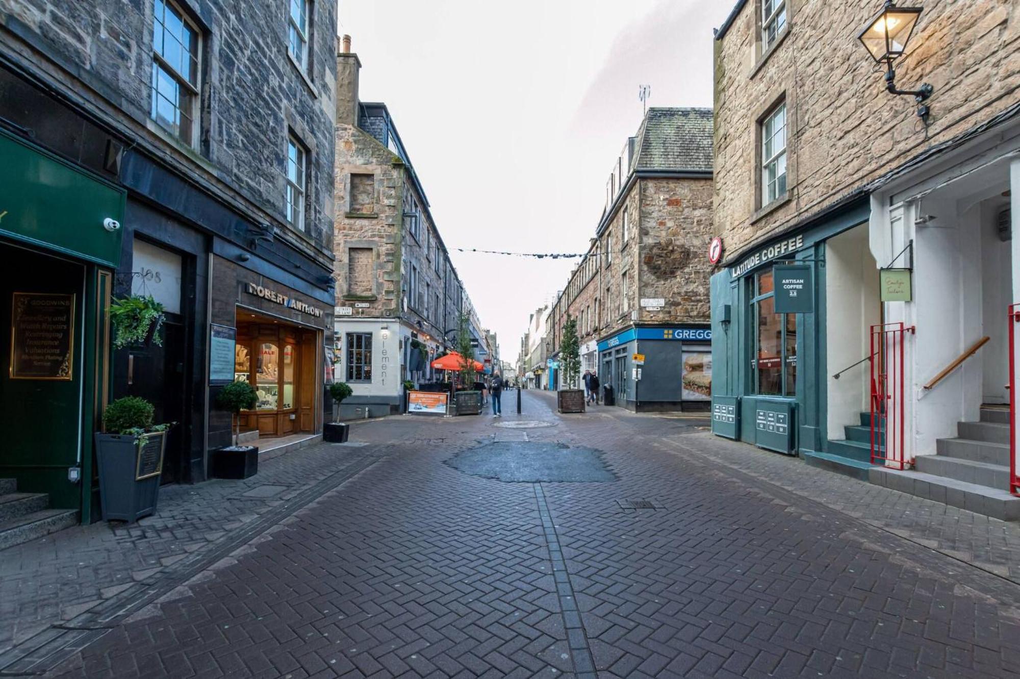 Edinburgh Apartment In The Heart Of The City Edinburgh Castle On Your Door Step * Edinburgh