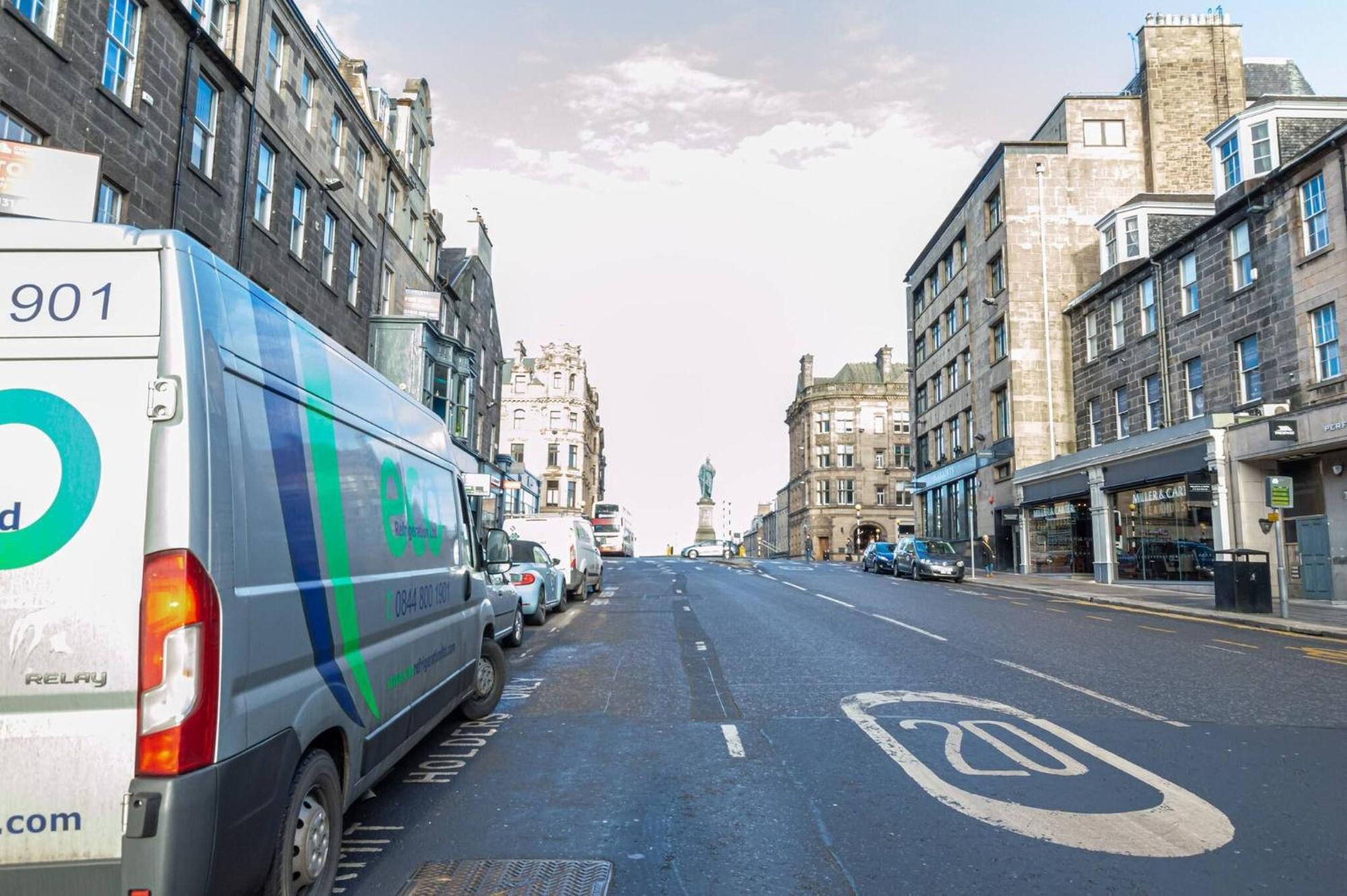 Apartment Edinburgh Apartment In The Heart Of The City Edinburgh Castle On Your Door Step *