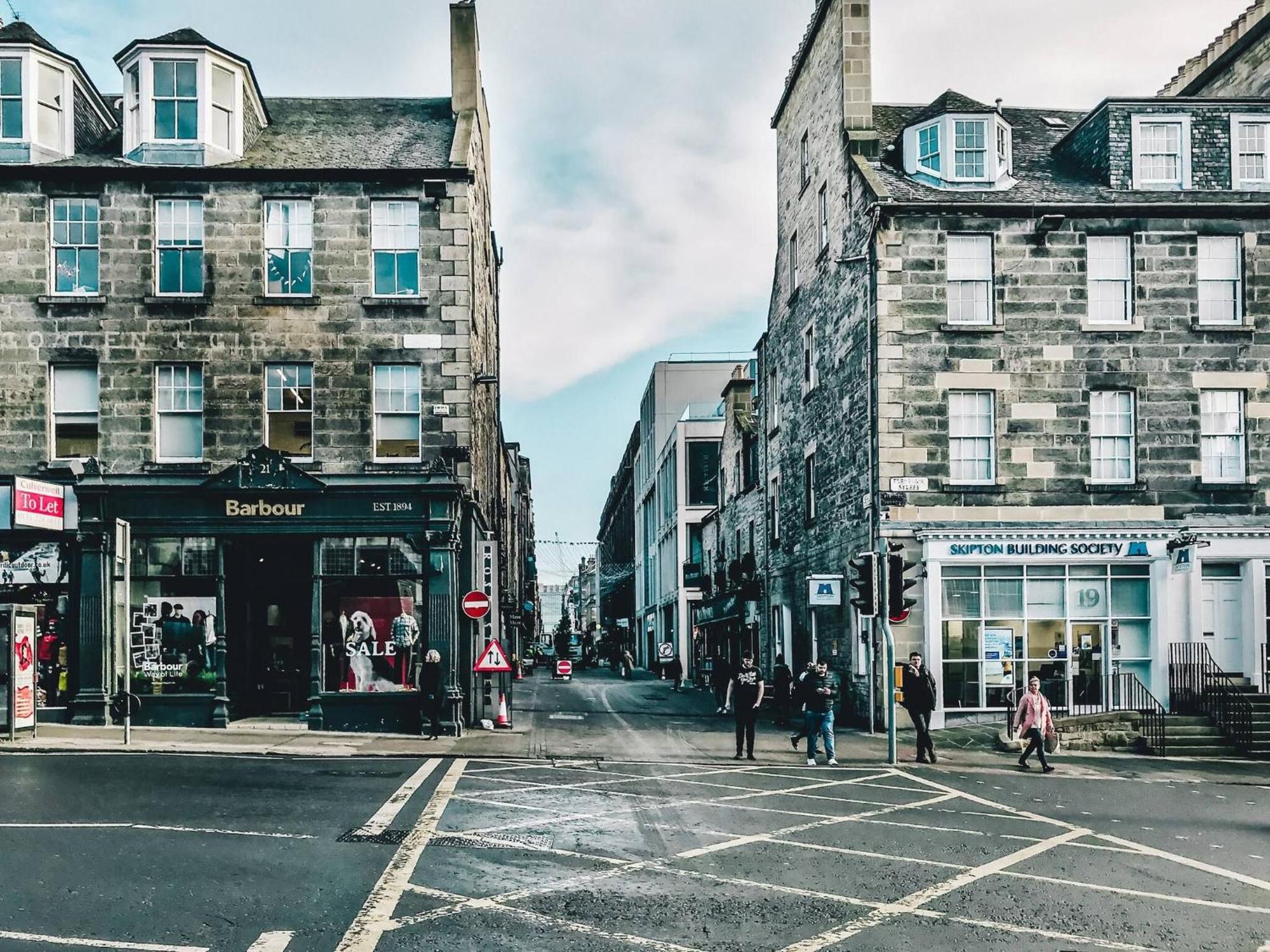 Apartment Edinburgh Apartment In The Heart Of The City Edinburgh Castle On Your Door Step Edinburgh