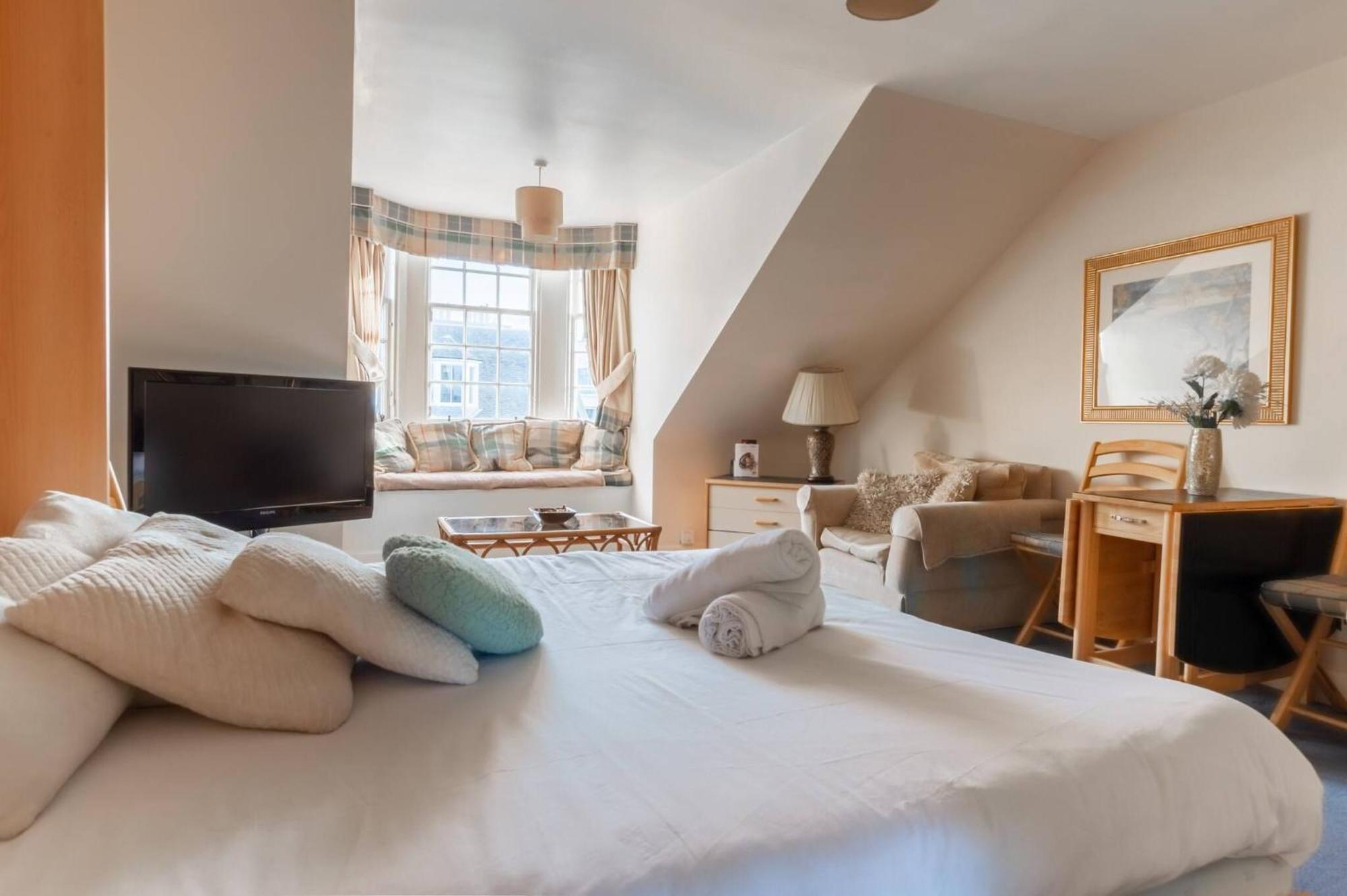 Edinburgh Apartment In The Heart Of The City Edinburgh Castle On Your Door Step Apartment