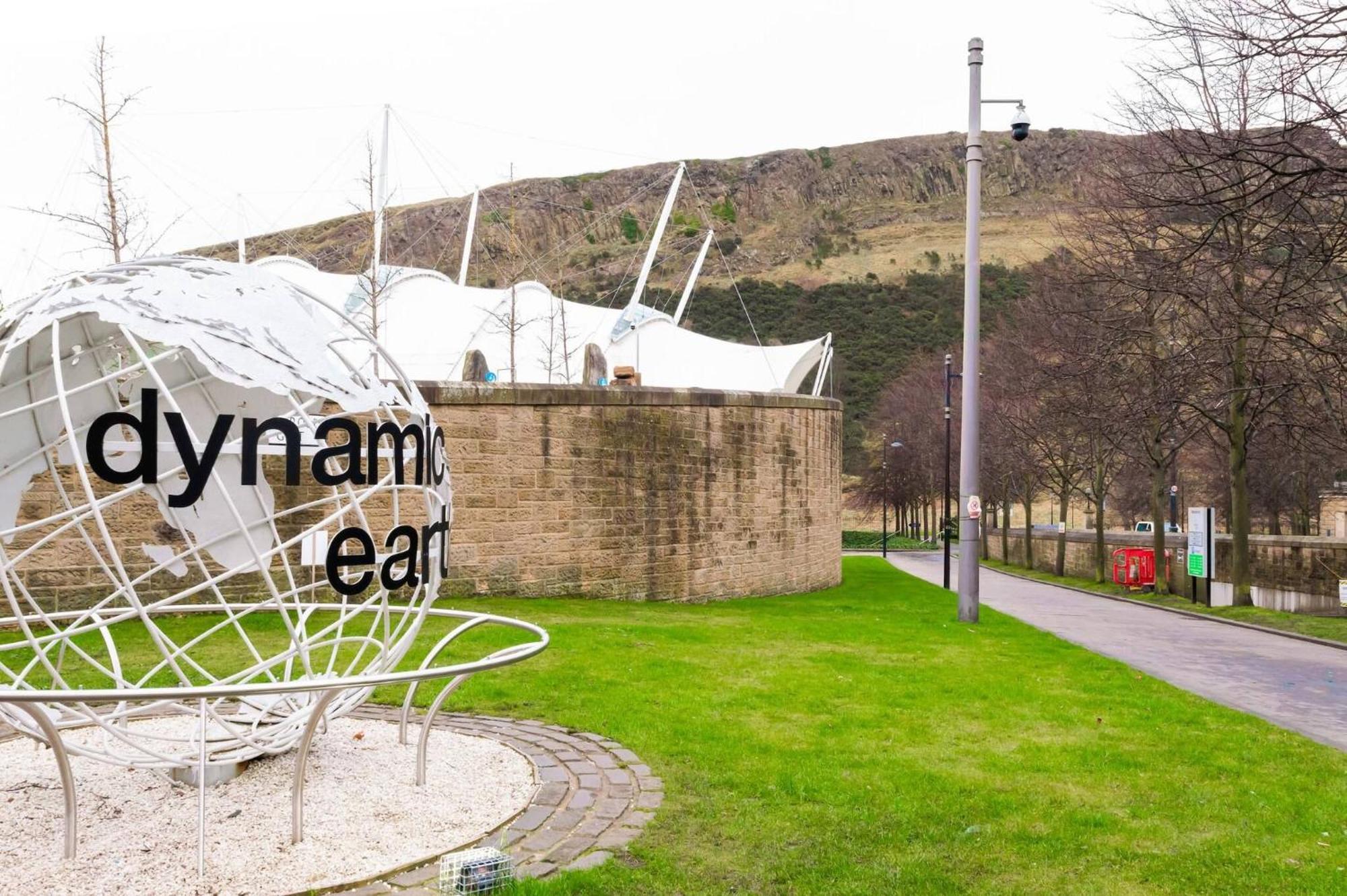 Apartment Edinburgh Apartment In The Heart Of The City Edinburgh Castle On Your Door Step