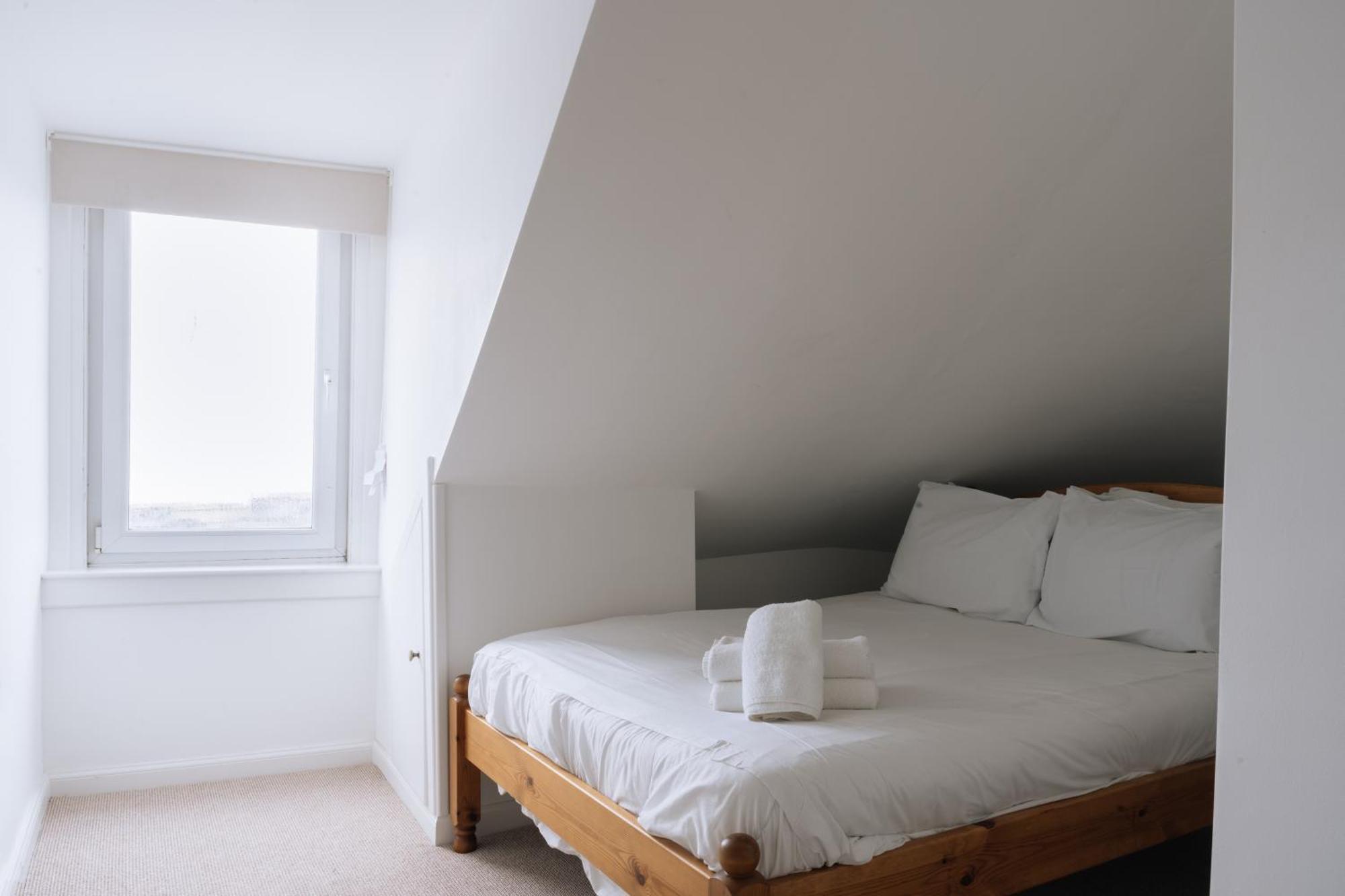 Apartment & Modern 2bd Flat - *