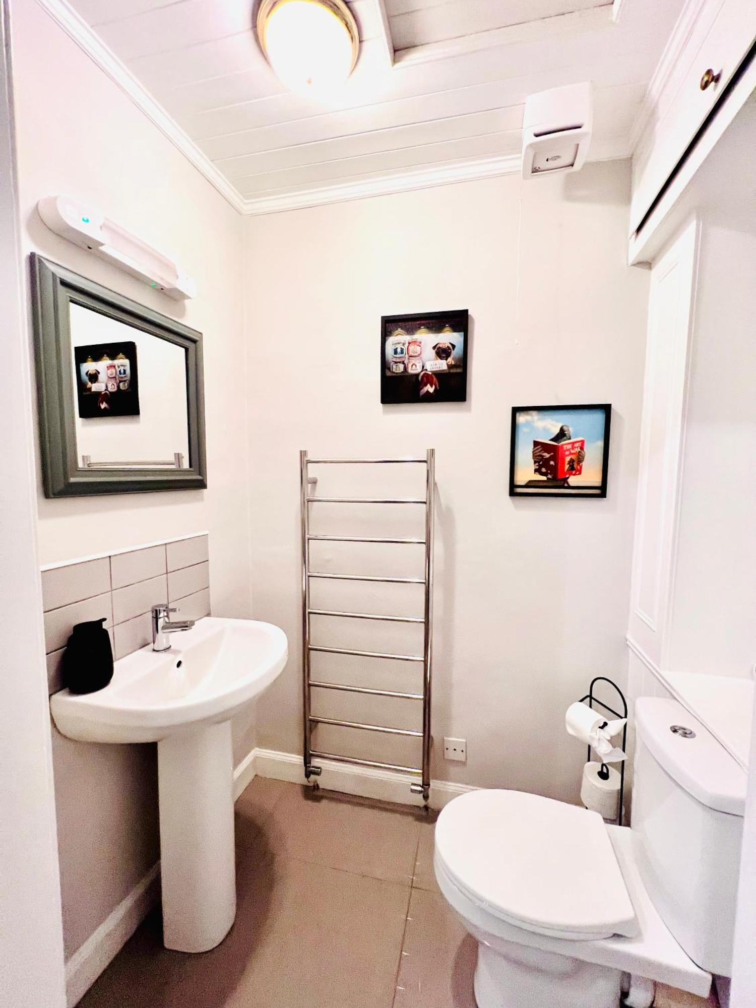 Apartment Heart Of The City- 3 Bedroom Oasis *