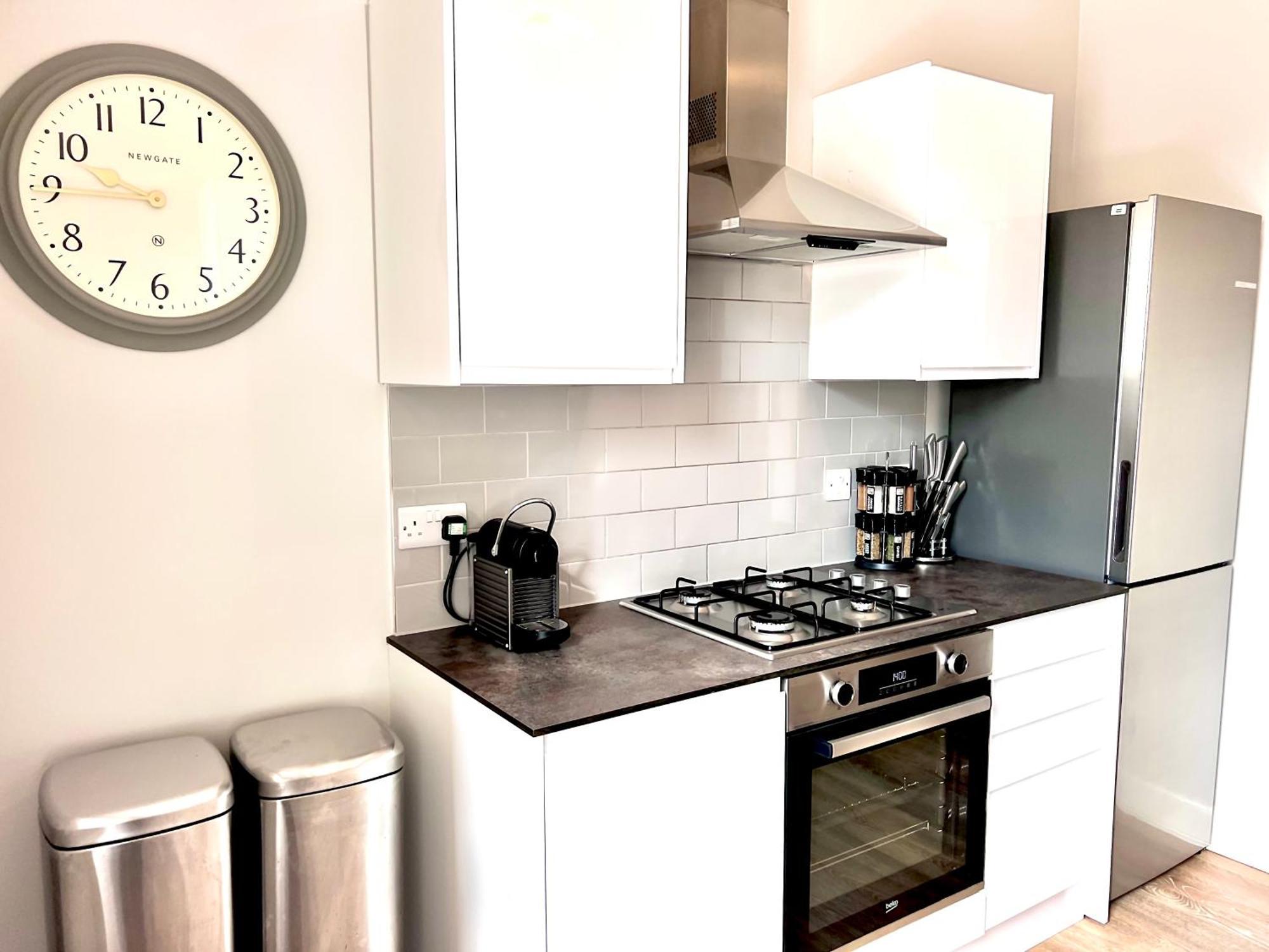 Heart Of The City- 3 Bedroom Oasis Apartment