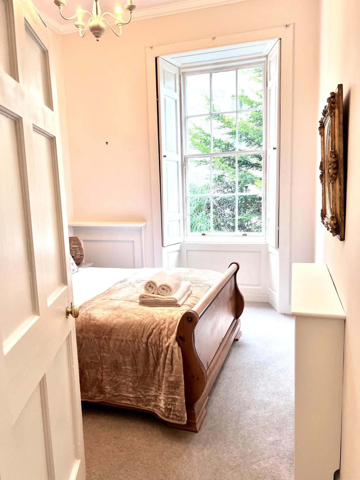Heart Of The City- 3 Bedroom Oasis * Edinburgh