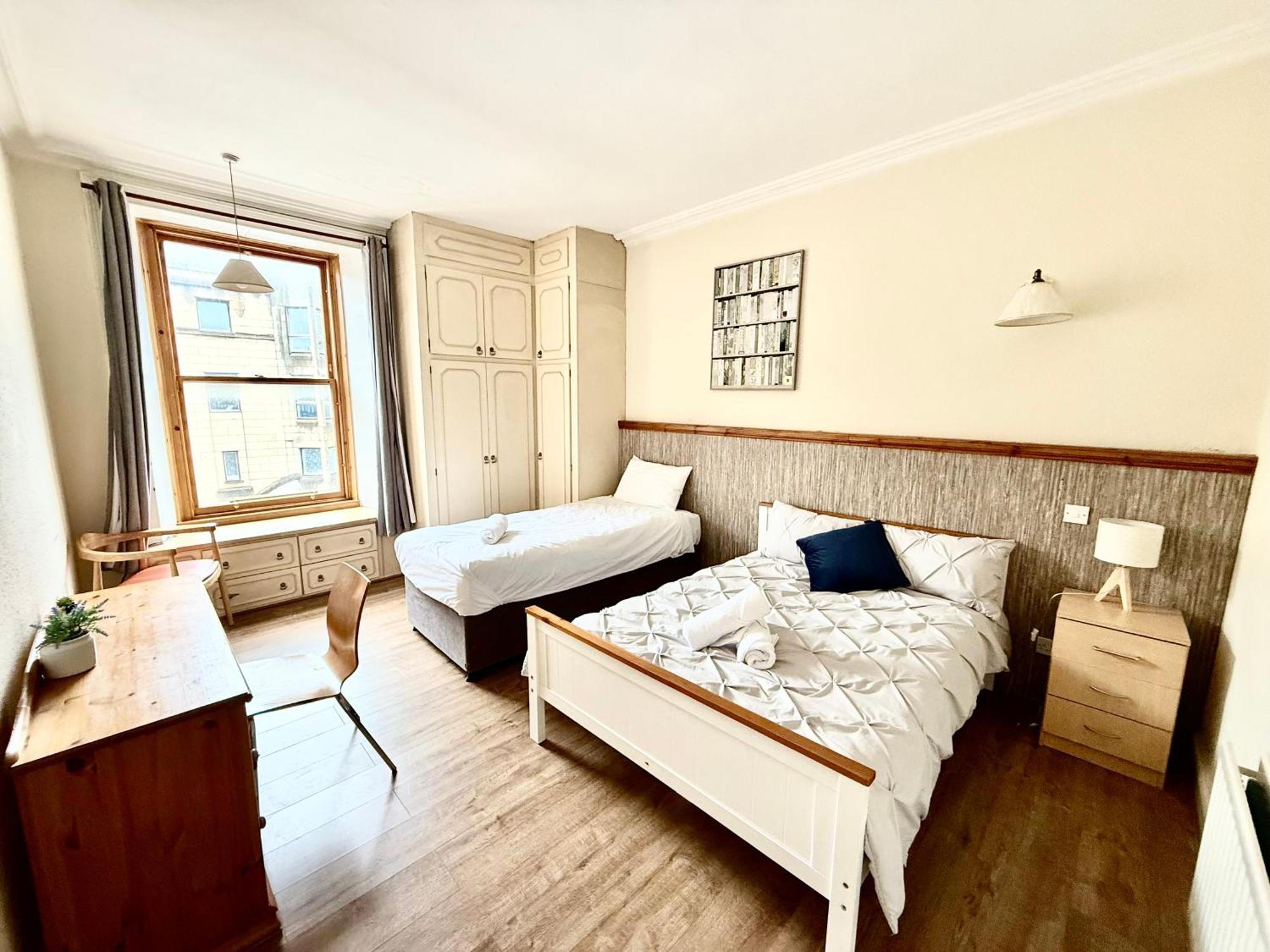 Clerk Streets Georgian Apartment - Superfast Wifi - Central Edinburgh Apartment *