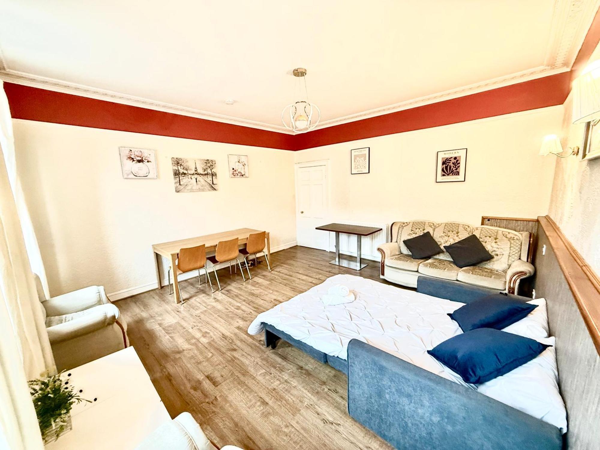Clerk Streets Georgian Apartment - Superfast Wifi - Central Edinburgh Apartment *