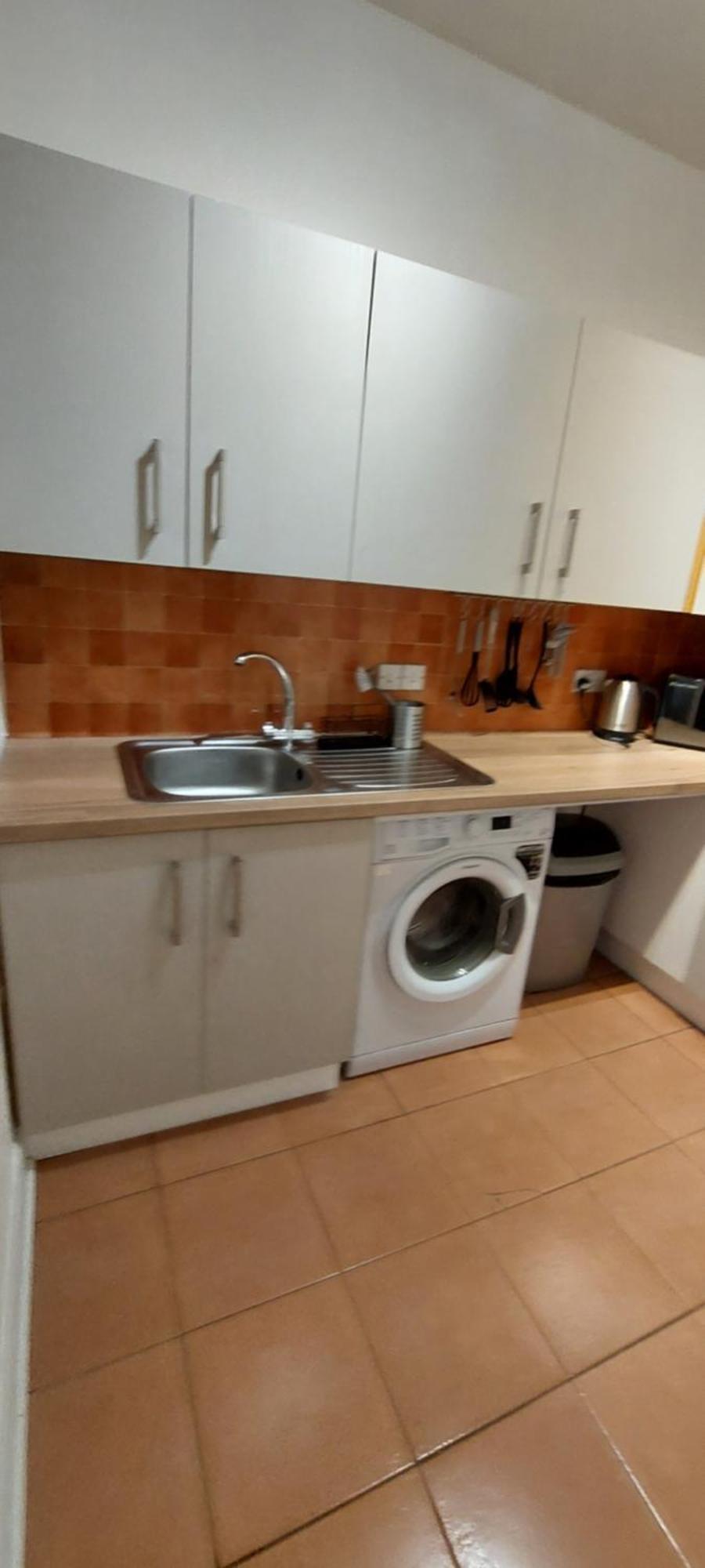 Lauriston Place - Spacious 2 Bedroom Apartment