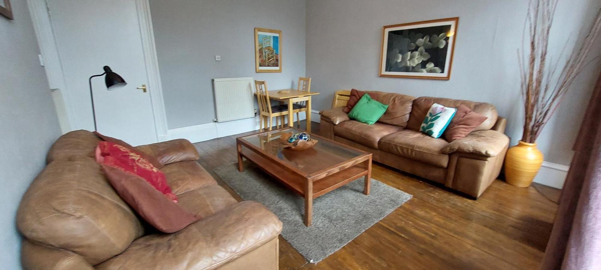 Lauriston Place - Spacious 2 Bedroom Apartment