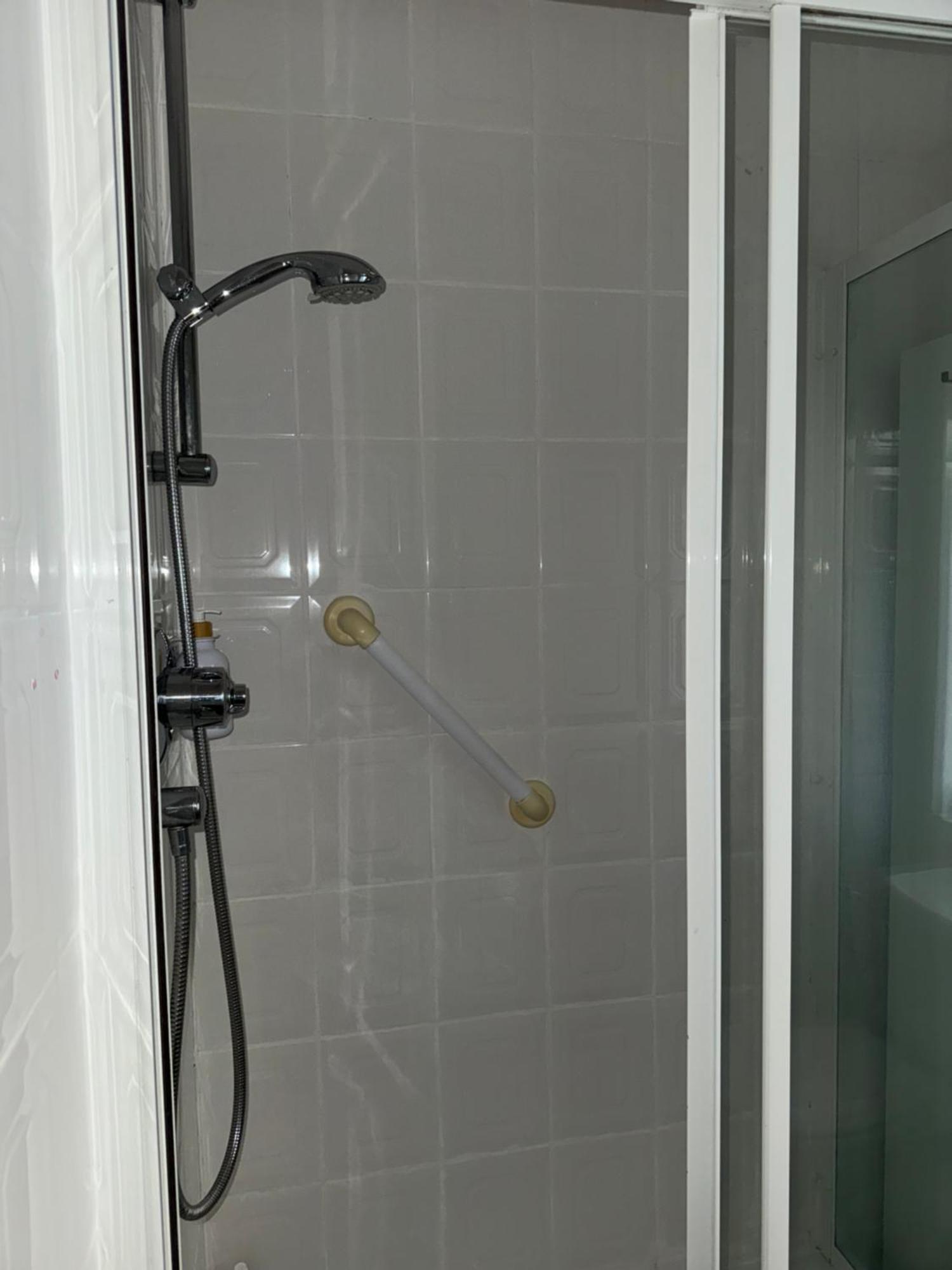 2 Bedroom On Ground Floor In Apartment Edinburgh