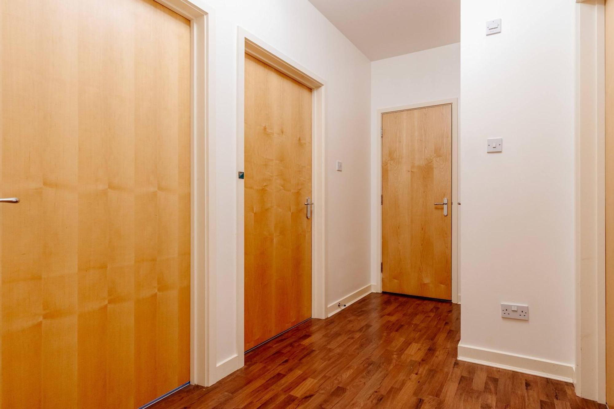 Charming 3-bed Free Parking West End Apartment