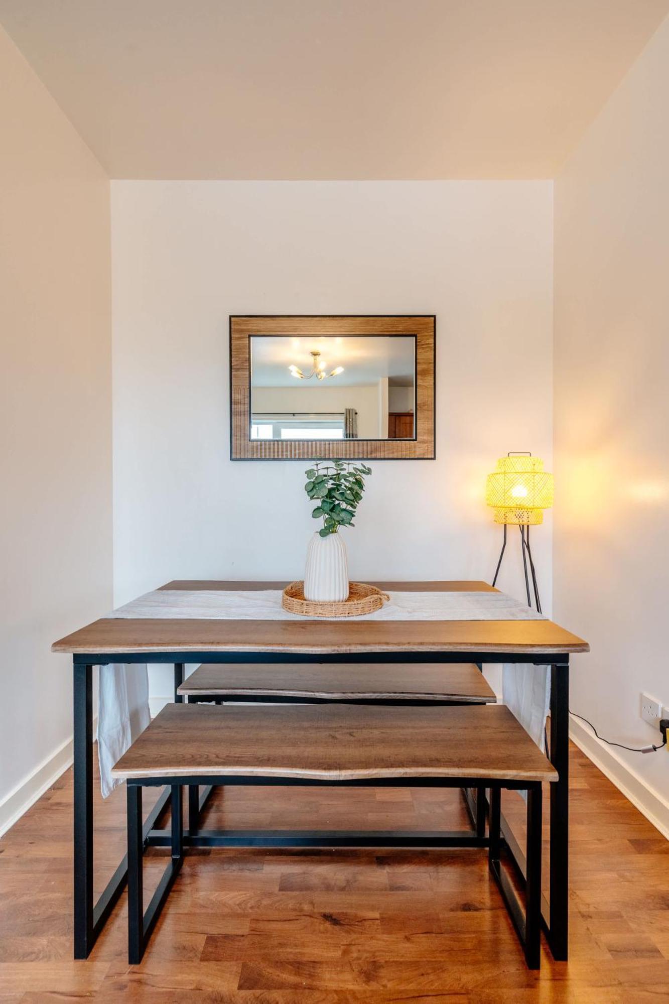 Charming 3-bed Free Parking West End Apartment *