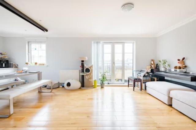 Homestay Double With Private Bathroom And Parking