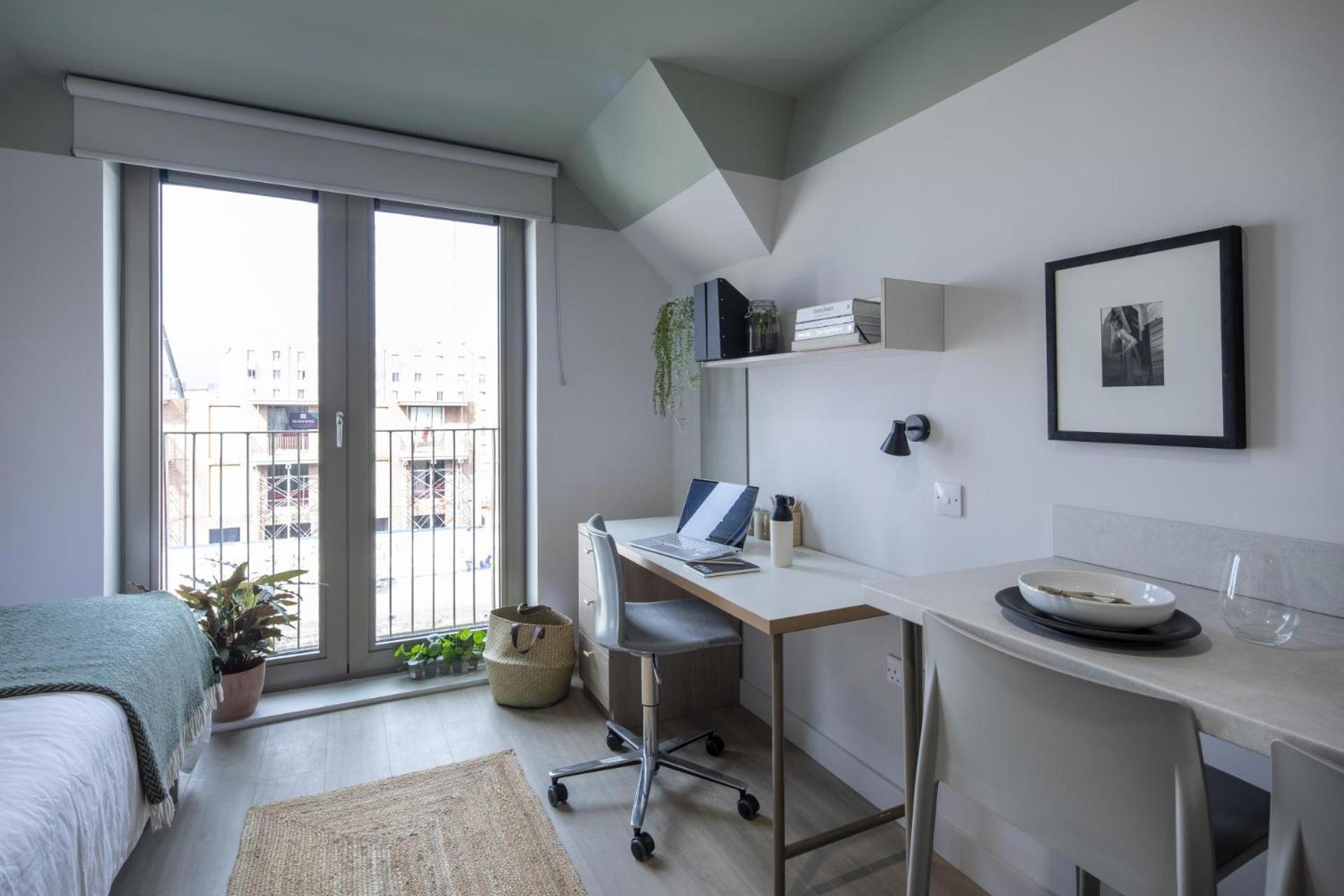 Apartment Modern With Kitchen & Ensuite In *