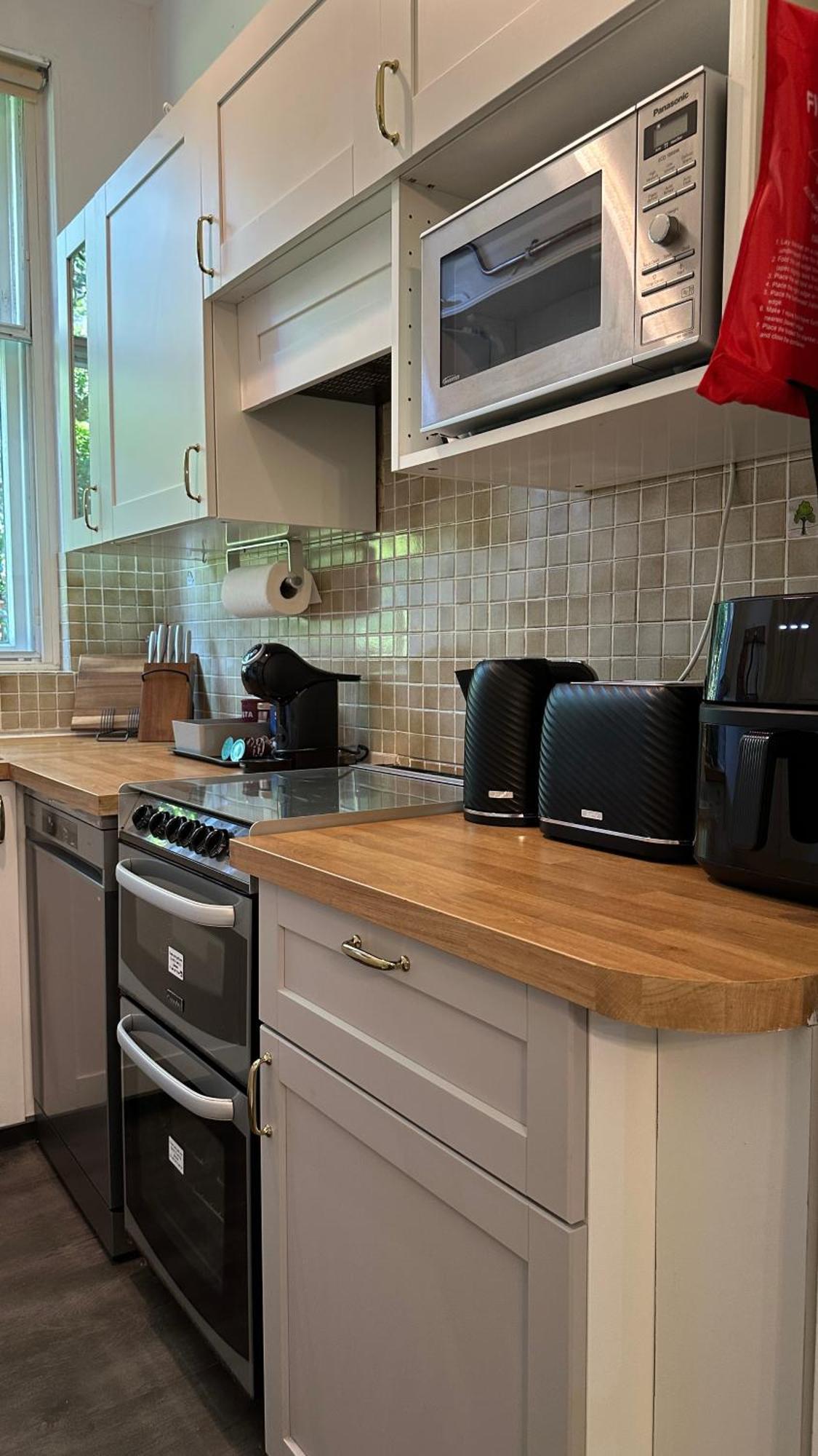 Stylish 3 Bed 2 Bath Ground Floor Main Door Flat In Marchmont Apartment