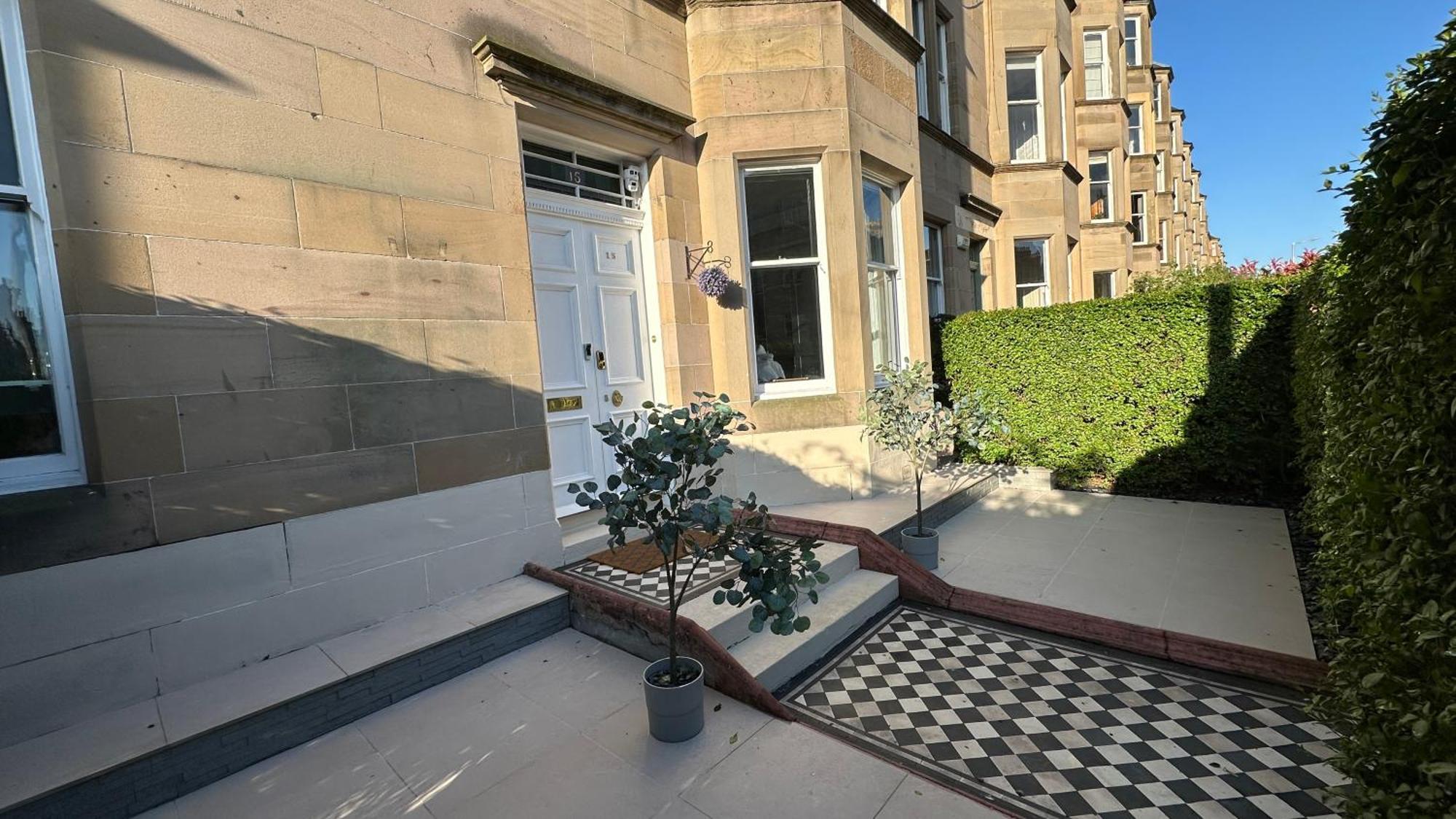 Stylish 3 Bed 2 Bath Ground Floor Main Door Flat In Marchmont Apartment *