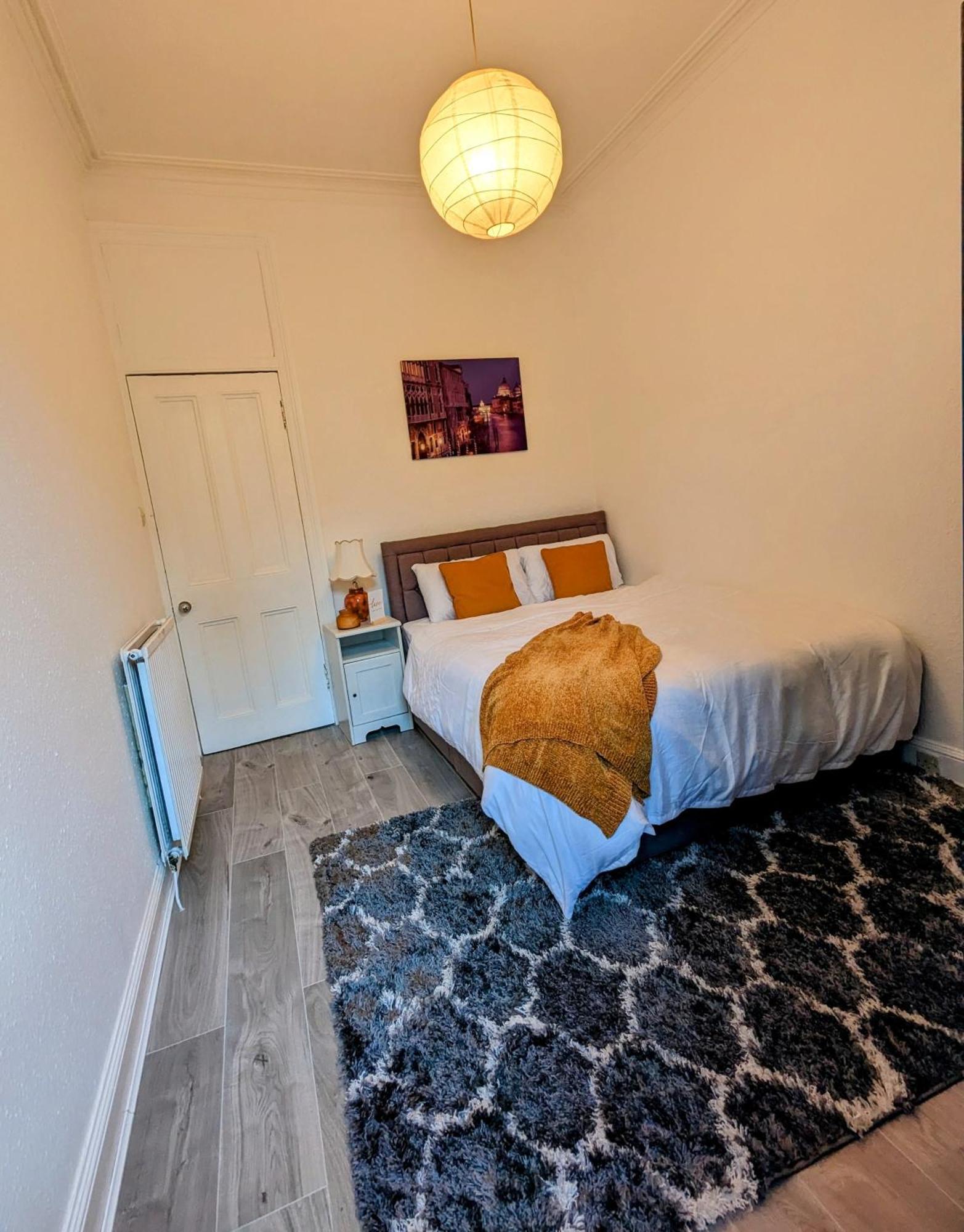 2 Bedroom Flat In *