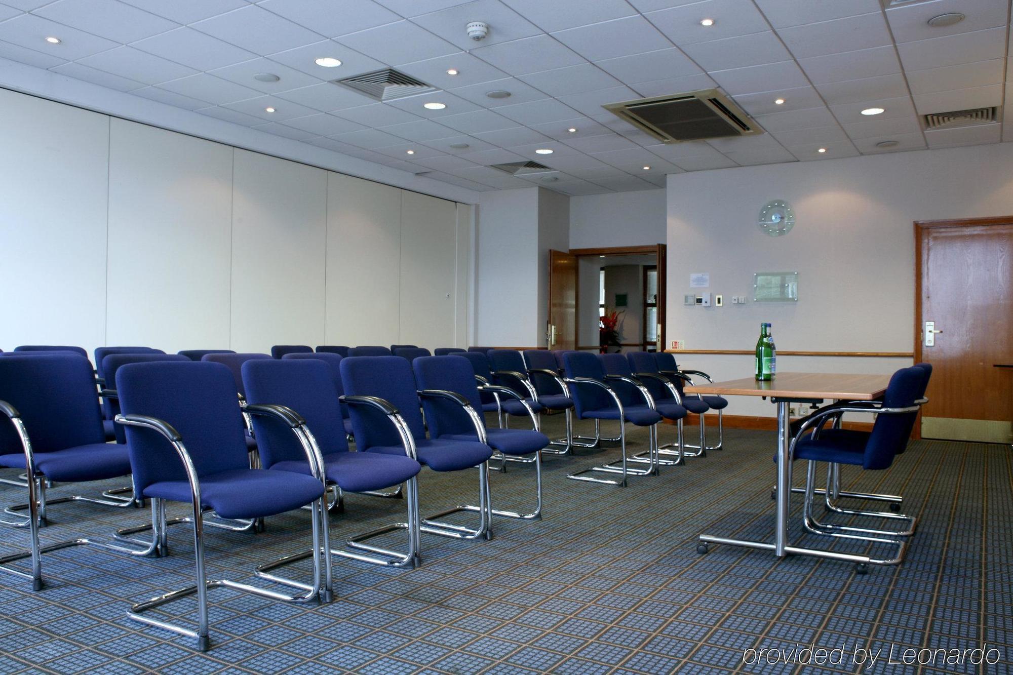 Express West By Ihg Hotel