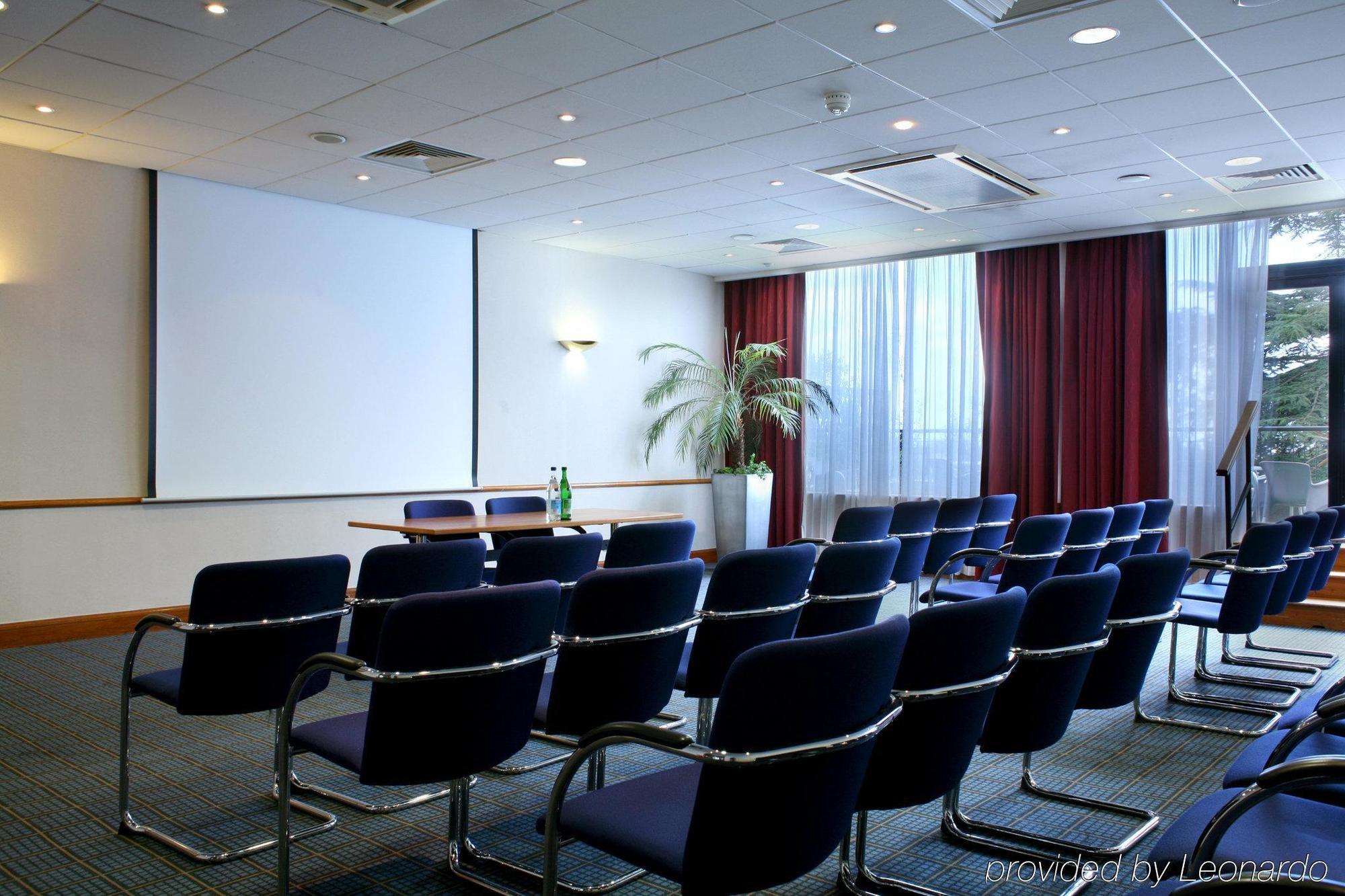 Express West By Ihg Edinburgh