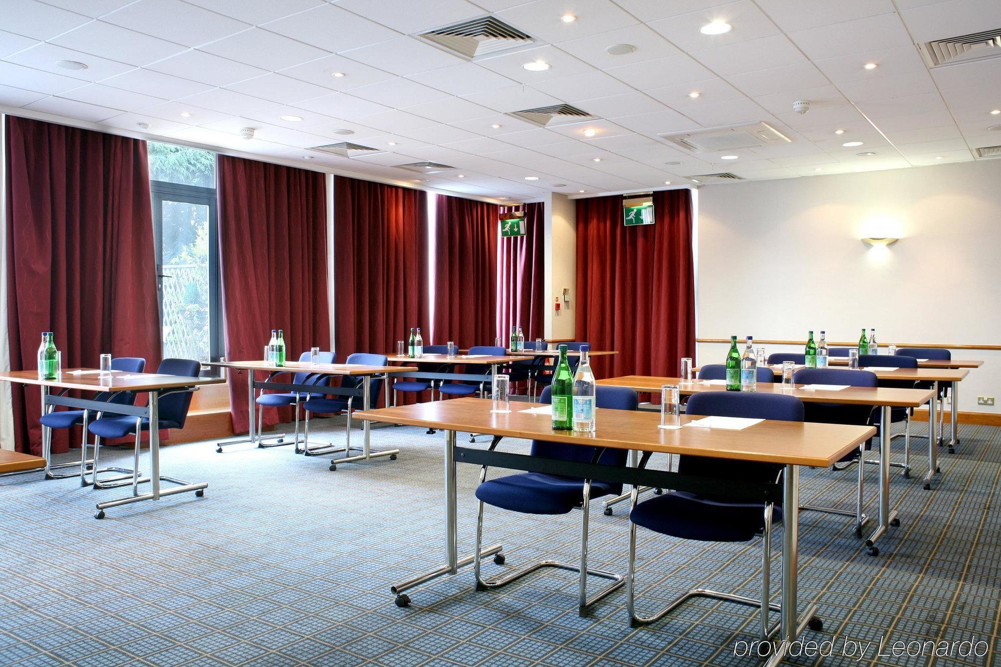 Express West By Ihg Hotel 3*