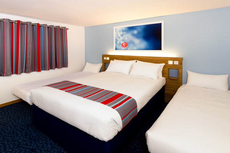 Travelodge Airport Hotel 2*