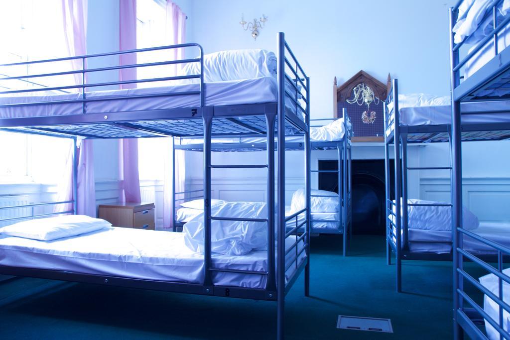 City Hostel *