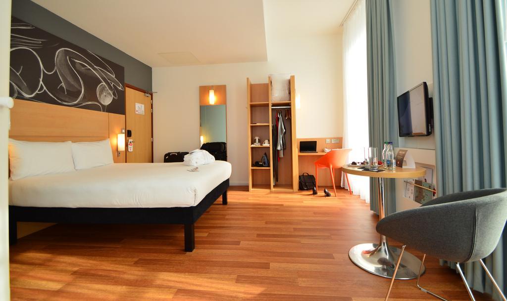 Ibis Centre South Bridge - Royal Mile EDI