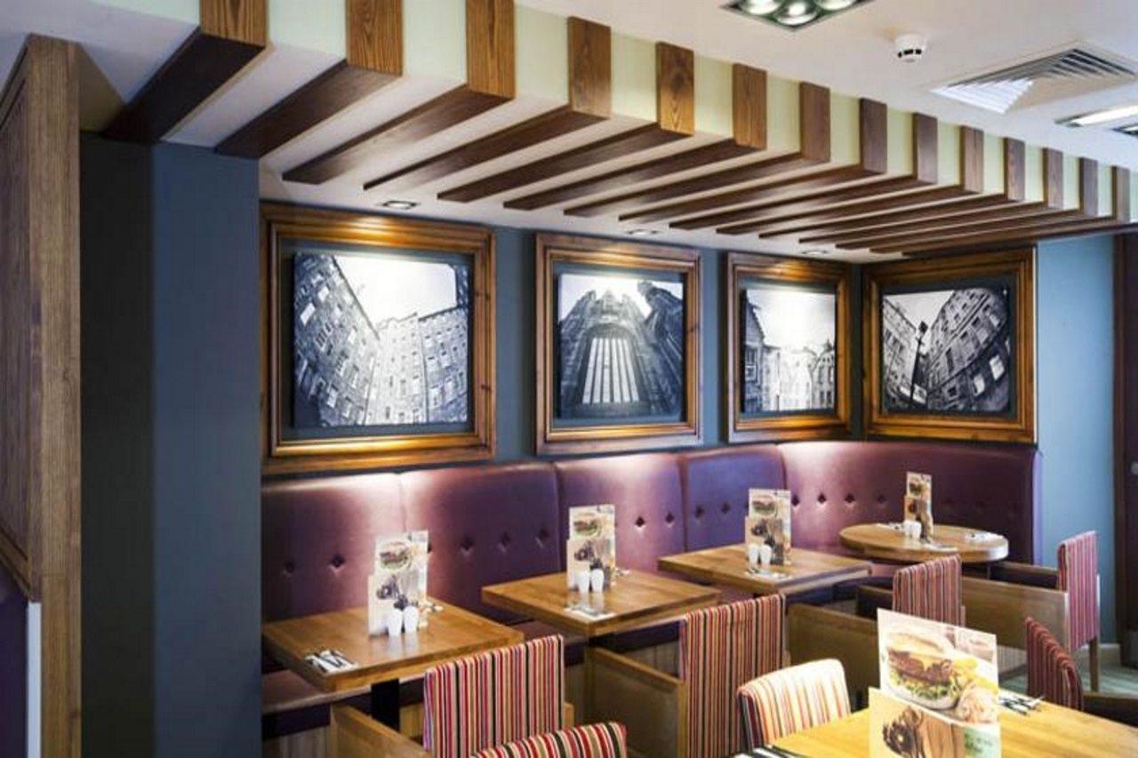 Premier Inn Edinburgh Princes Street