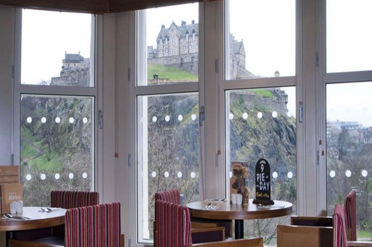 Hotel Premier Inn Edinburgh Princes Street 3*
