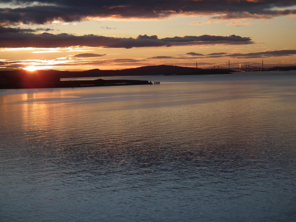 Western Harbour * Edinburgh