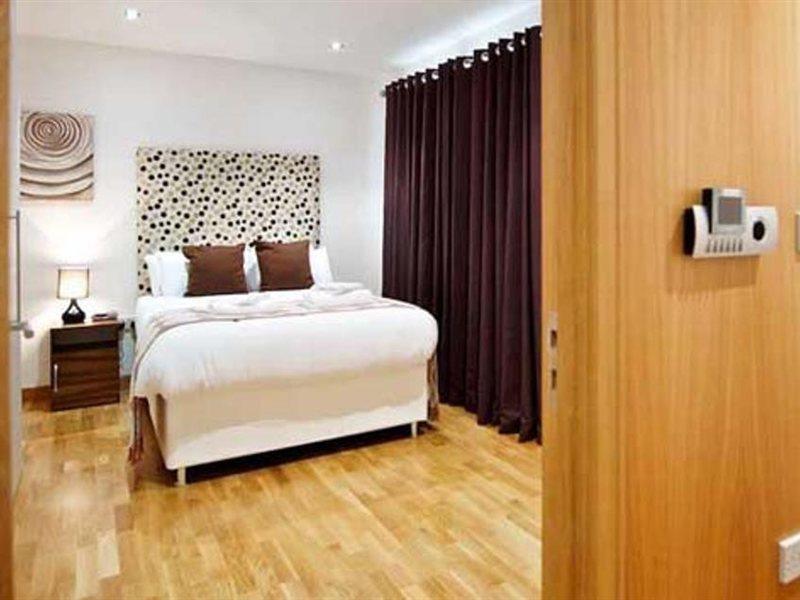 Aparthotel Staycity West End 4*