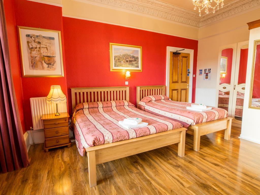 Corstorphine 3*