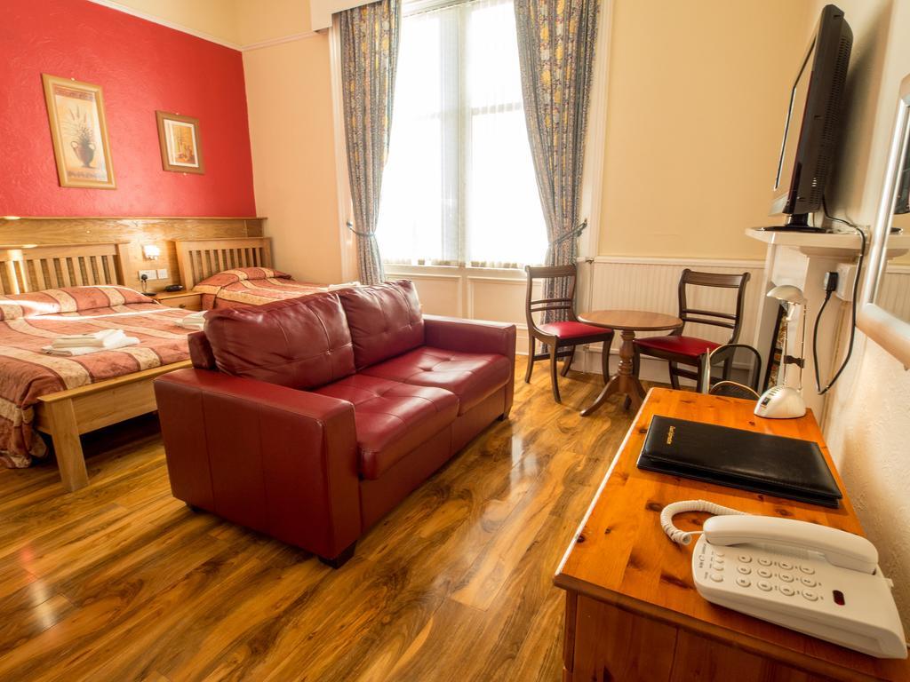 Corstorphine 3*