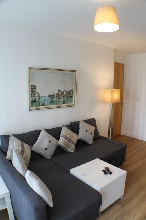 On Drybrough Crescent 3/6 Apartment