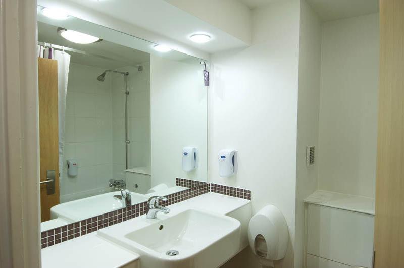 Premier A1 - Newcraighall Hotel Edinburgh