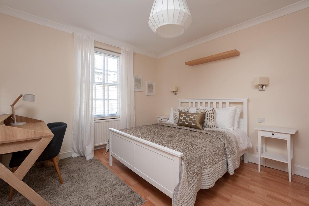Canongate Apartment *