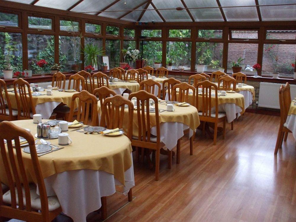 Corstorphine Hotel 3*