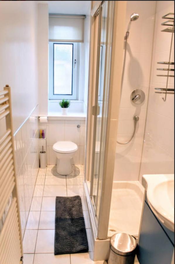 1 Bedroom In Leafy Morningside *